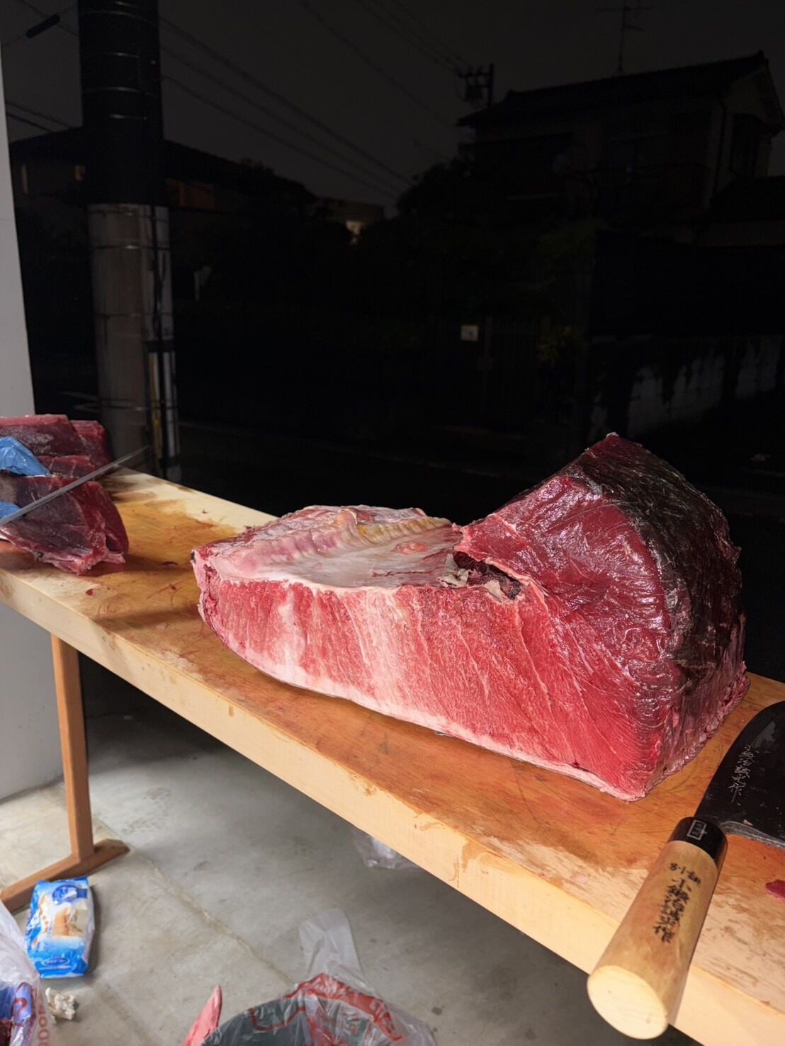 敬愛するお客様が釣った本マグロ270ｋｇ　マグロづくしで食事会