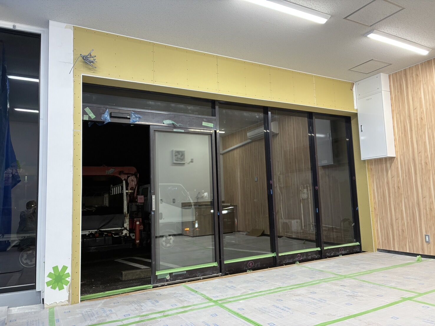 内壁解体後下地調整及びPB張り