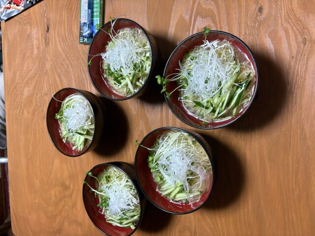 高校時代の仲間と鰻パーティー、その後麻雀大会、夜食に冷やしラーメン