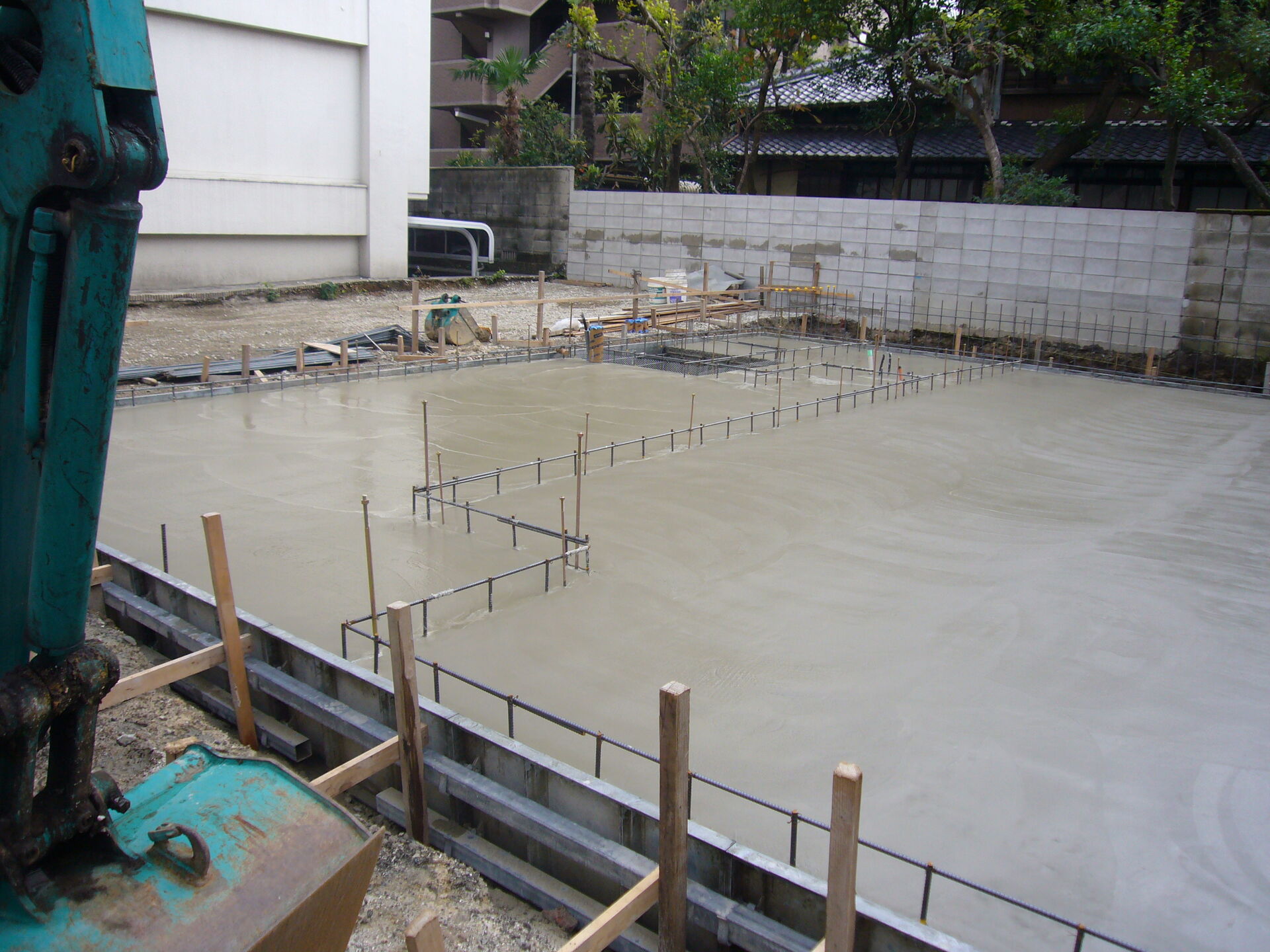 基礎配筋工事後のべた基礎コンクリート打設