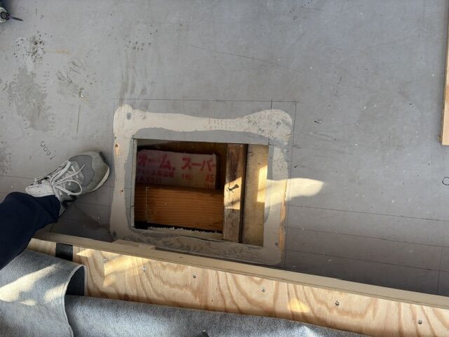 防水屋根の上に増築