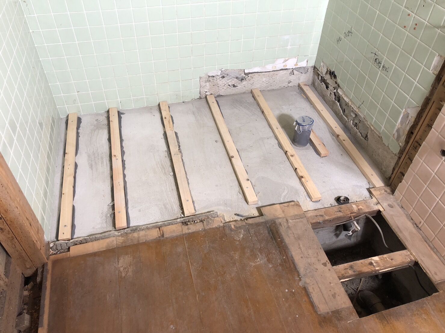 汲み取りトイレを水洗にしました。床下地工事