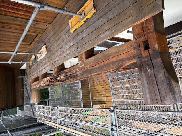 腐ったバルコニーの長梁の交換